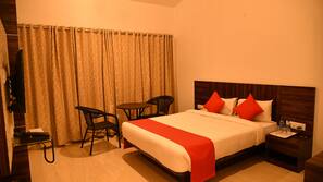 Premium bedding, in-room safe, individually decorated