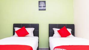 Desk, iron/ironing board, free WiFi, linens