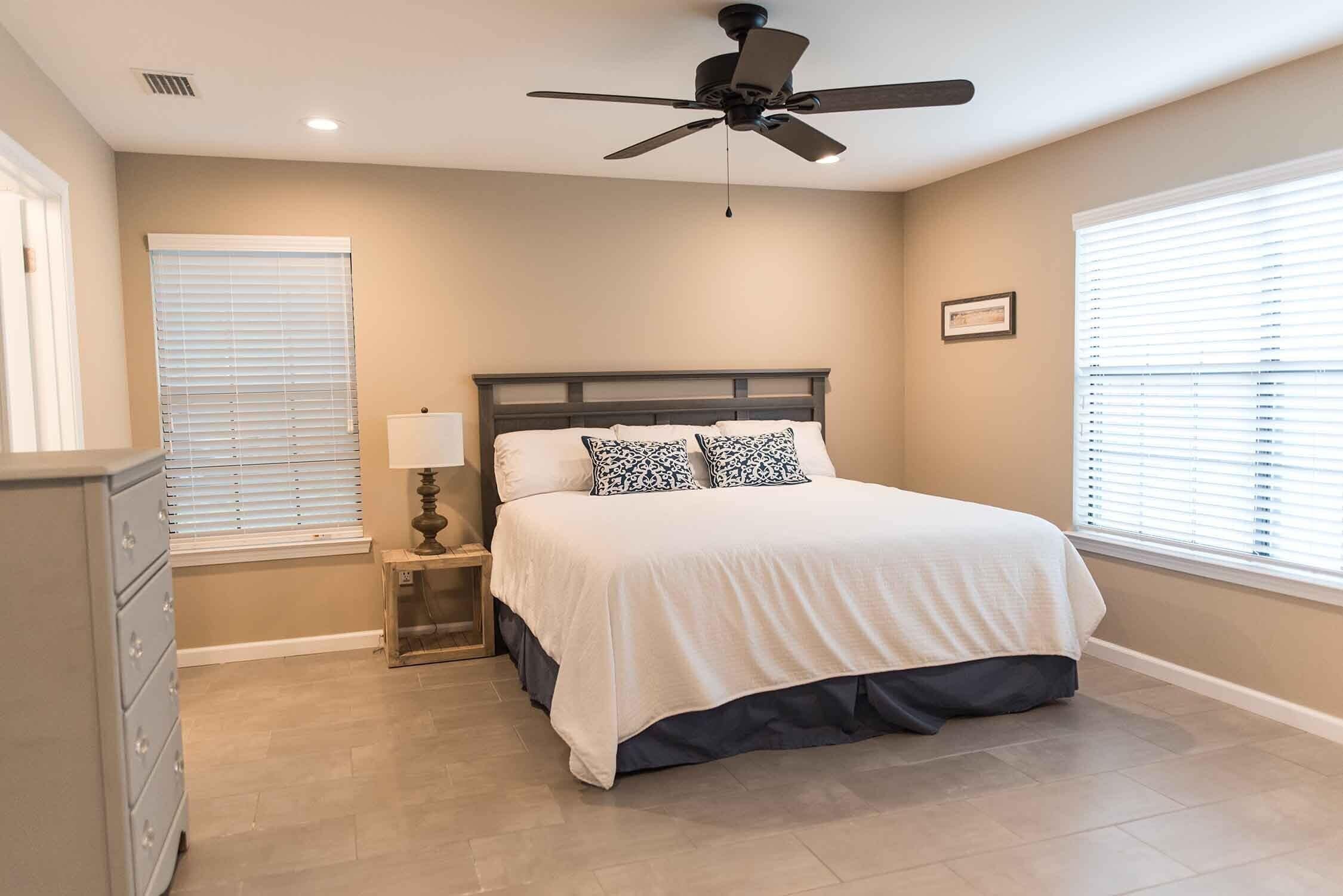 Private Retreat Community, Great for Reunions & Events! 8 Cottages, Private Pool in Destin, United States