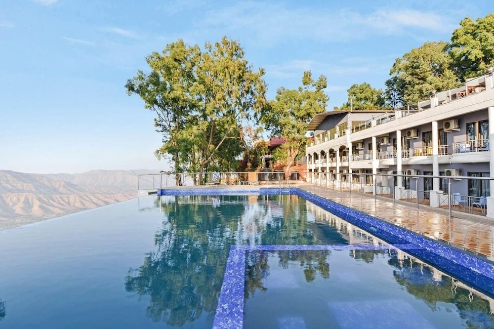 Cloud Mist Resort and Spa in Wai, India