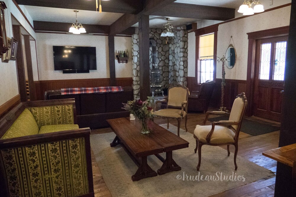 Welcome to the Historic Dorrington Hotel - family retreats, friends getaway