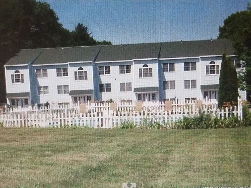 Beautiful Midcoast Maine Condominium with inground pool Damariscotta