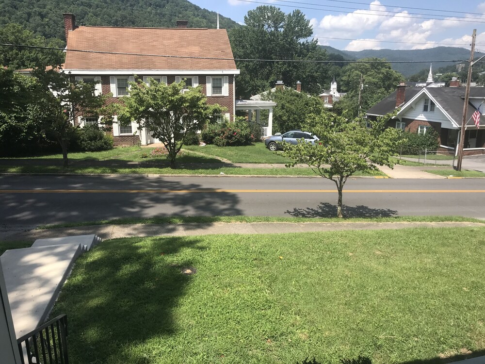 The Gambrel House located in historic Pineville, KY in Pineville Best