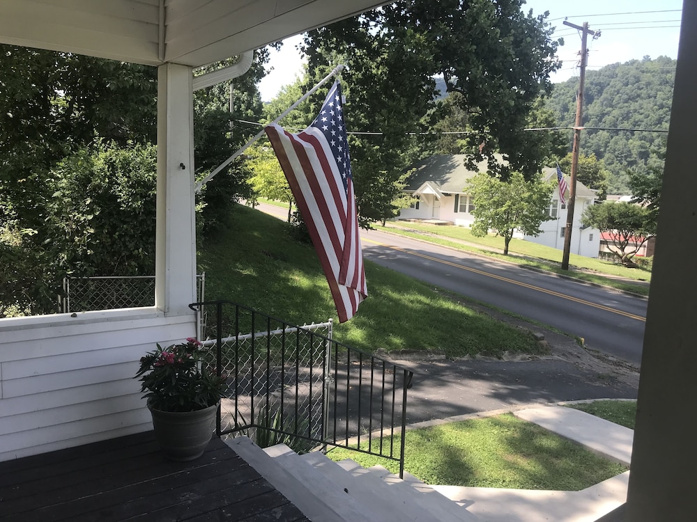 The Gambrel House located in historic Pineville, KY in Pineville Best