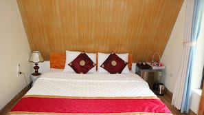Minibar, desk, soundproofing, iron/ironing board