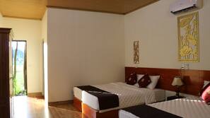 Minibar, desk, soundproofing, iron/ironing board