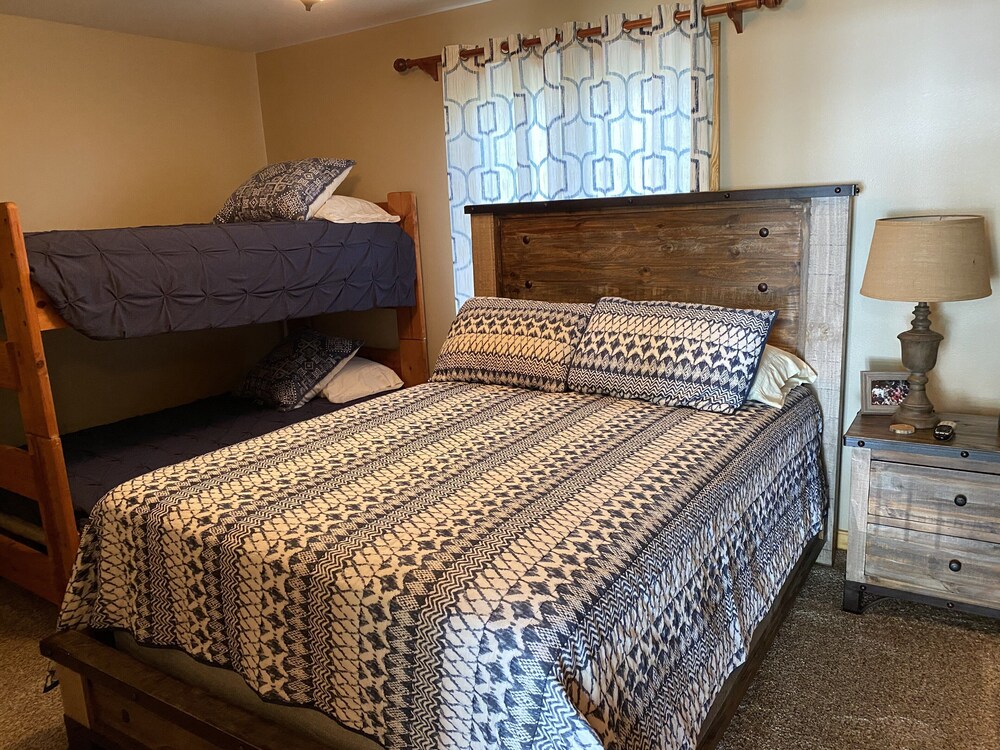 Moon Lake MS lakeside lodge perfect for family or couples getaway