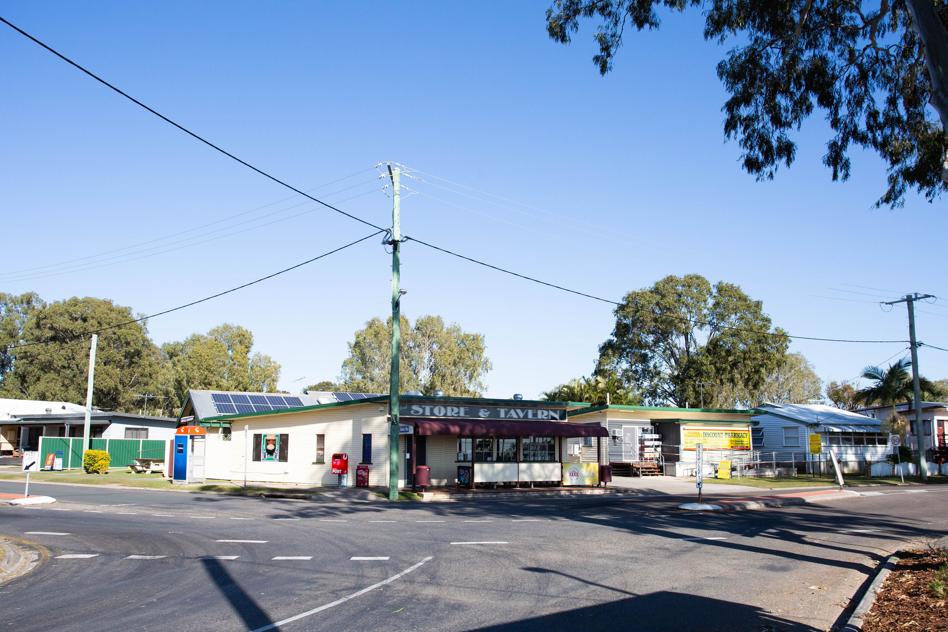 Dolphins, dugongs, migratory birds, fishing, kayaking, beach 300 mtr - Toorbul