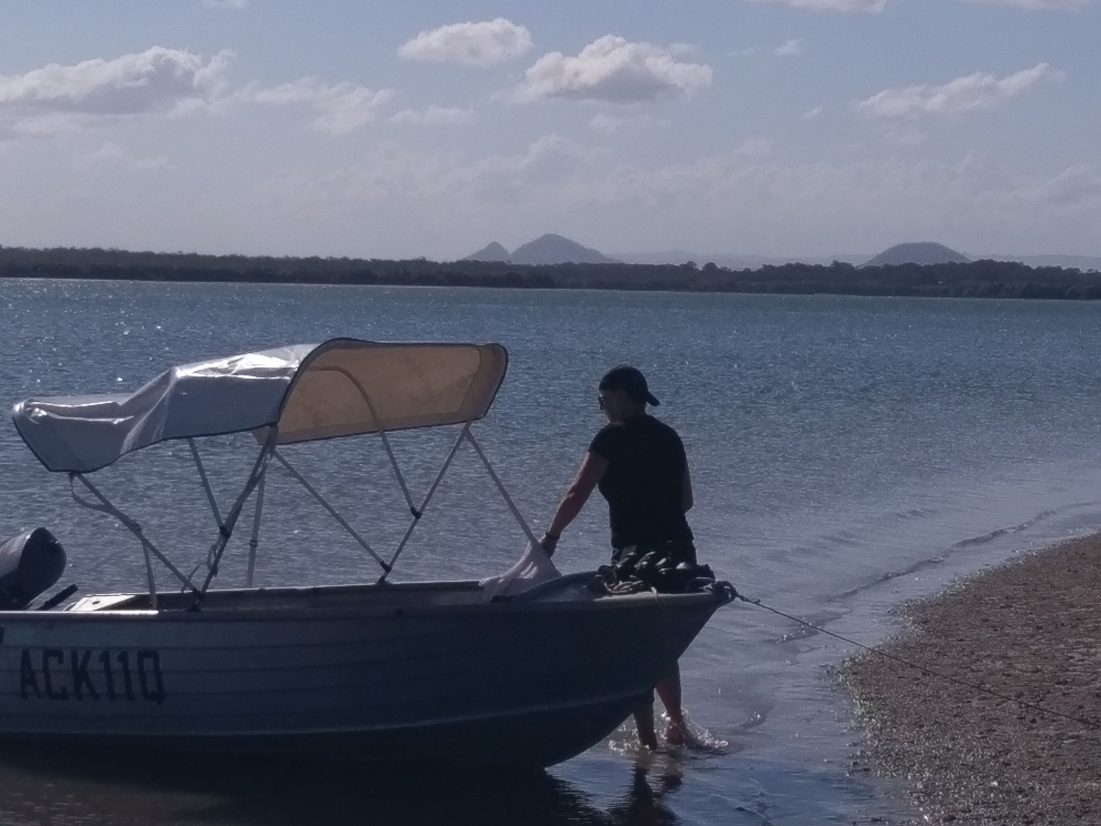 Dolphins, dugongs, migratory birds, fishing, kayaking, beach 300 mtr - Toorbul