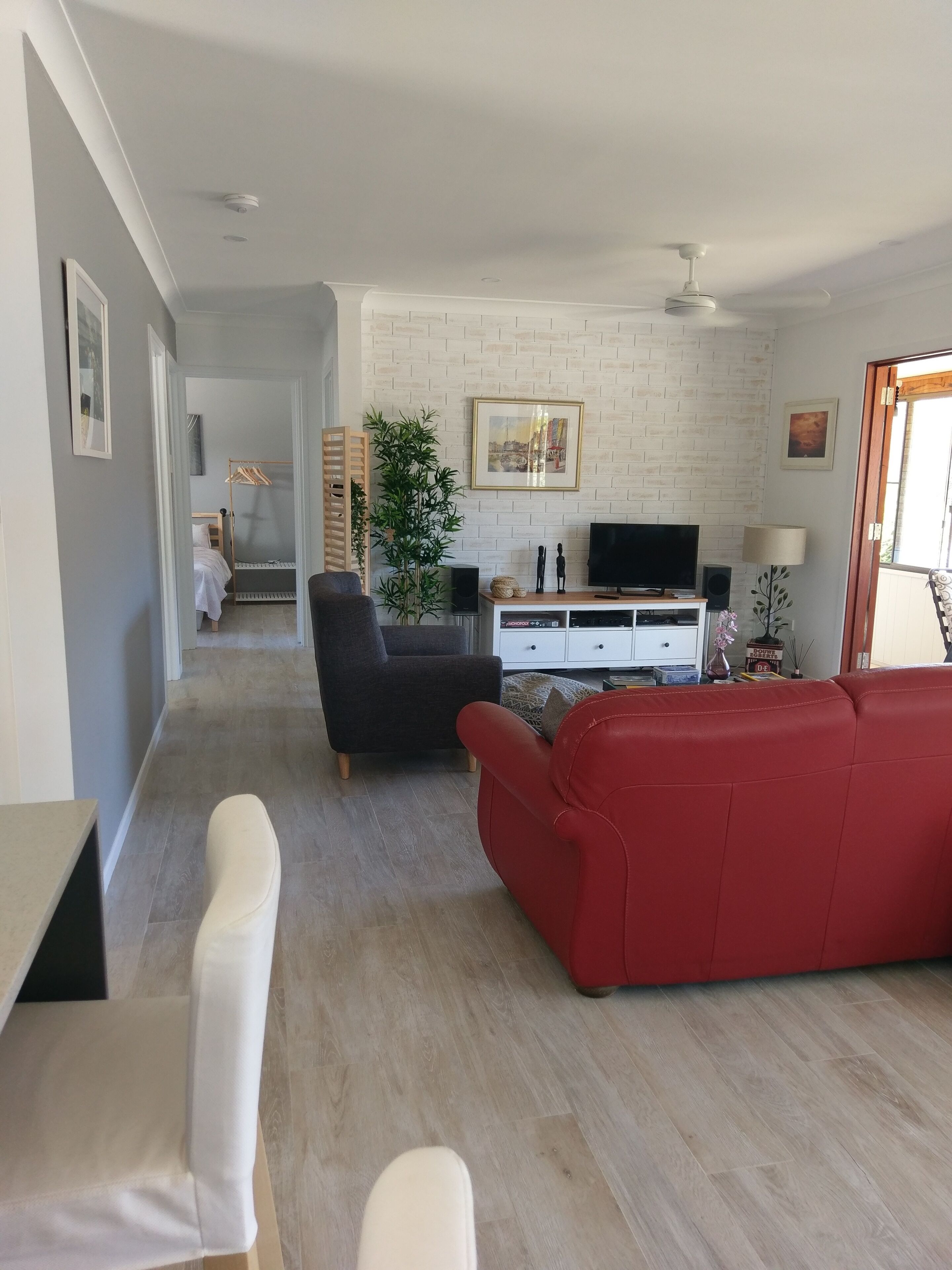 Dolphins, dugongs, migratory birds, fishing, kayaking, beach 300 mtr - Toorbul