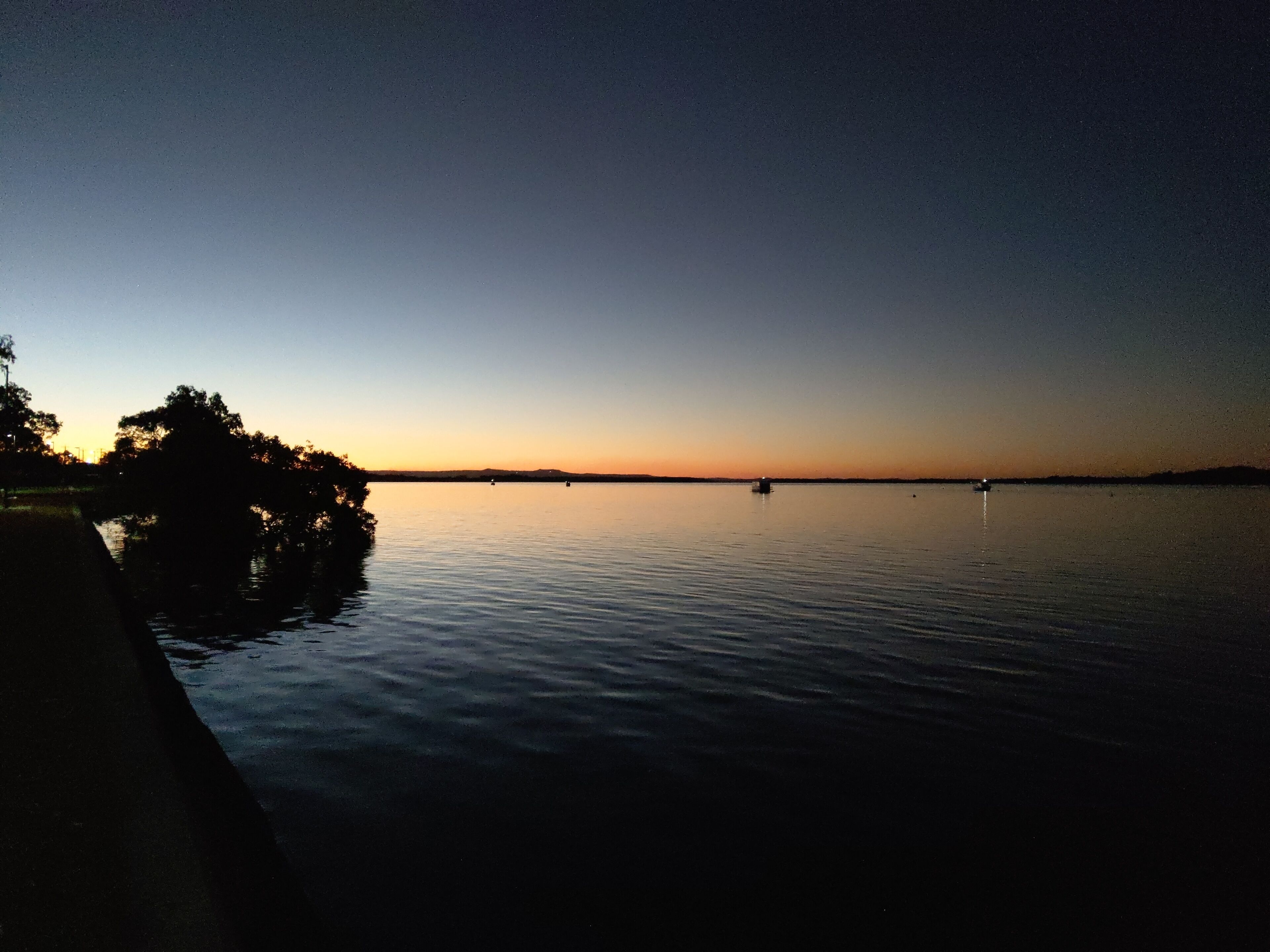 Dolphins, dugongs, migratory birds, fishing, kayaking, beach 300 mtr - Toorbul