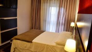 Minibar, desk, free WiFi, linens