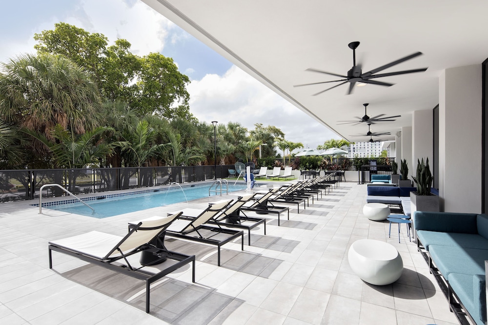 Comfort Inn & Suites Miami International Airport