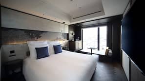 Hypo-allergenic bedding, minibar, in-room safe, blackout curtains