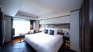 Hypo-allergenic bedding, minibar, in-room safe, blackout curtains