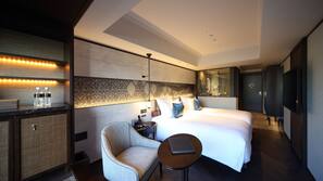 Hypo-allergenic bedding, minibar, in-room safe, blackout curtains