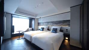 Hypo-allergenic bedding, minibar, in-room safe, blackout curtains