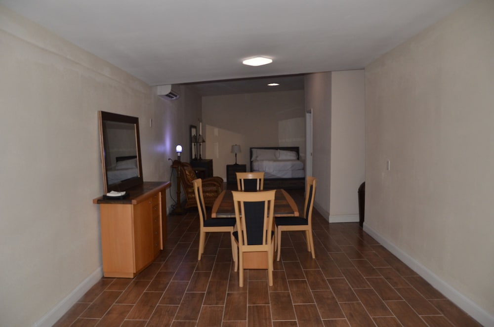 Large Annex Close To Downtown Sanford Super Clean With Beutiful Large Annex Close To Downtown Sanford Super Clean With Beutiful Tile Floor In Orlando Hotel Rates Reviews On Orbitz