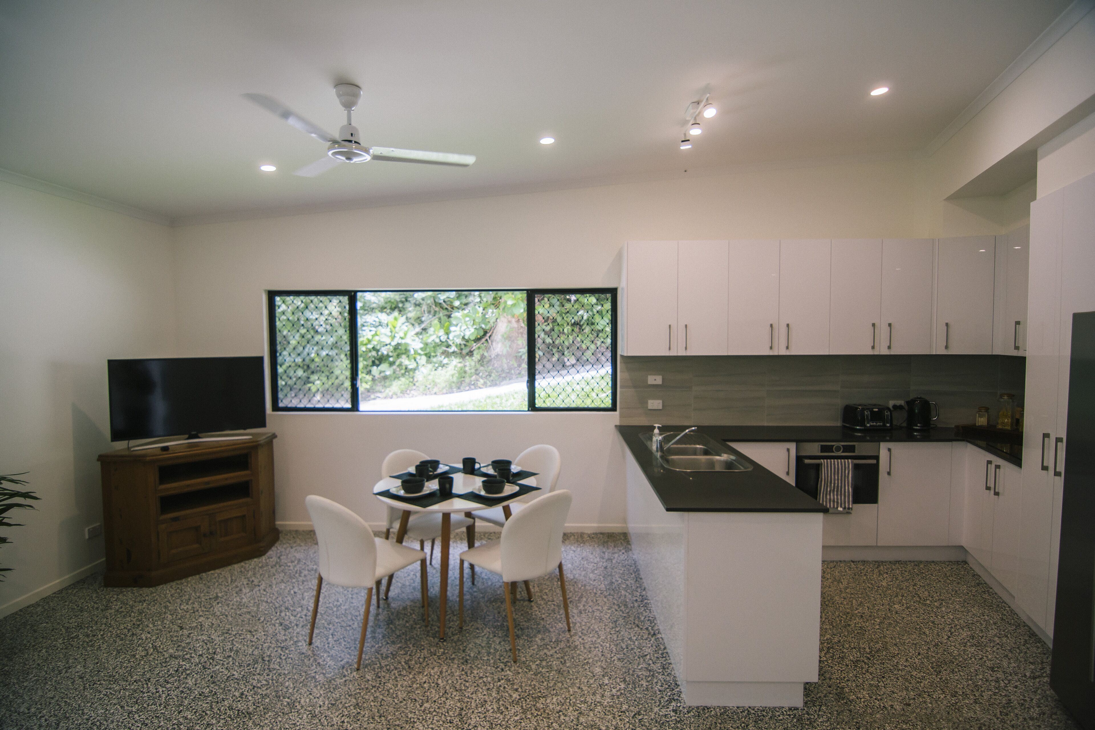 Golden Sunbird BnB - 2 Bedroom Apartment in Unique Rainforest Setting