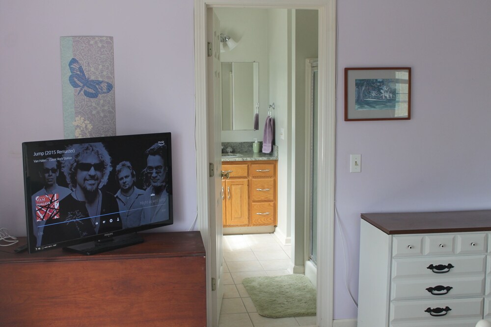 Walk to the beach at Black Point, Niantic, Ct. Deals & Reviews