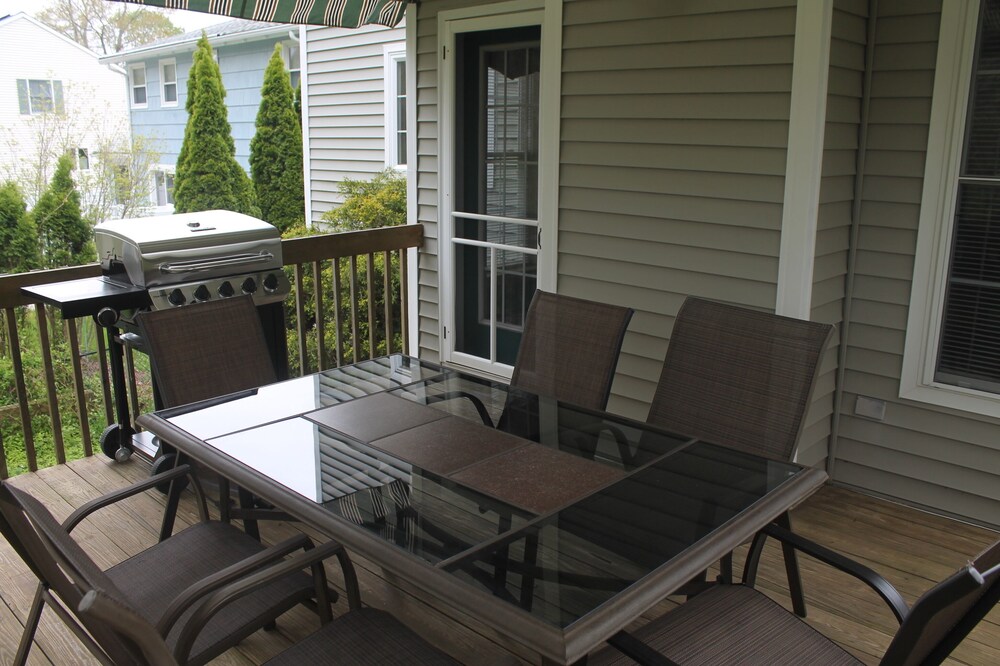 Walk to the beach at Black Point, Niantic, Ct. in Niantic Best Rates