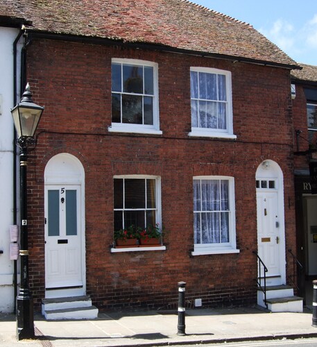 Crown Cottage Is In The Heart Of Rye East Sussex And Sleeps 4