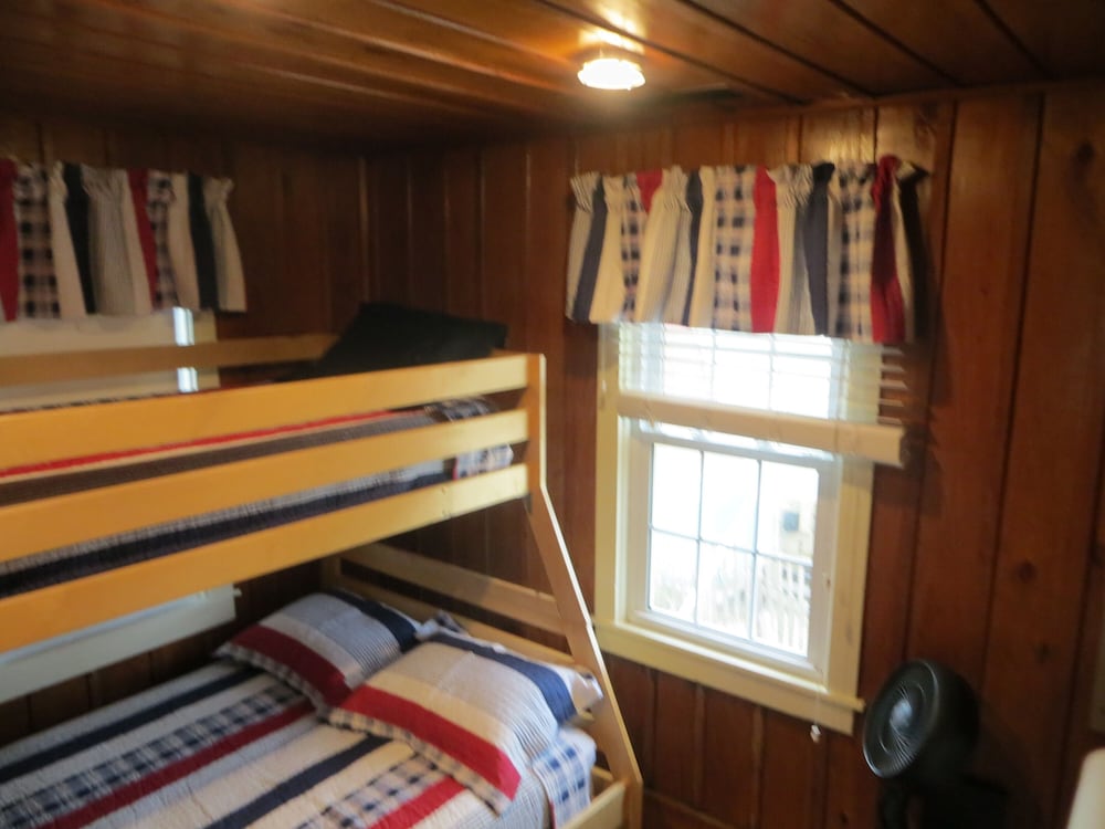 SERENITY AWAITS...AWESOME Reviews1960's Cozy OceanFront and Fido