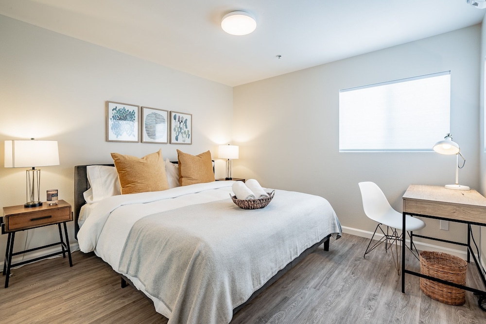 2 Bedroom Modern Contemporary Condominium Awaits You! Centrally located