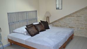3 chambres, matelas Tempur-Pedic, bureau, lits bébé (gratuits)