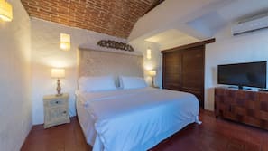 6 bedrooms, in-room safe, individually decorated, desk