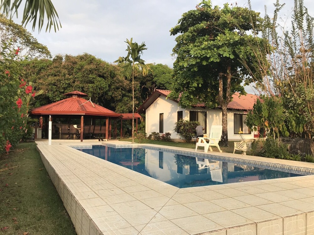 3 Bedrooms On 10 Acres Private Pool Great For Privacy Or