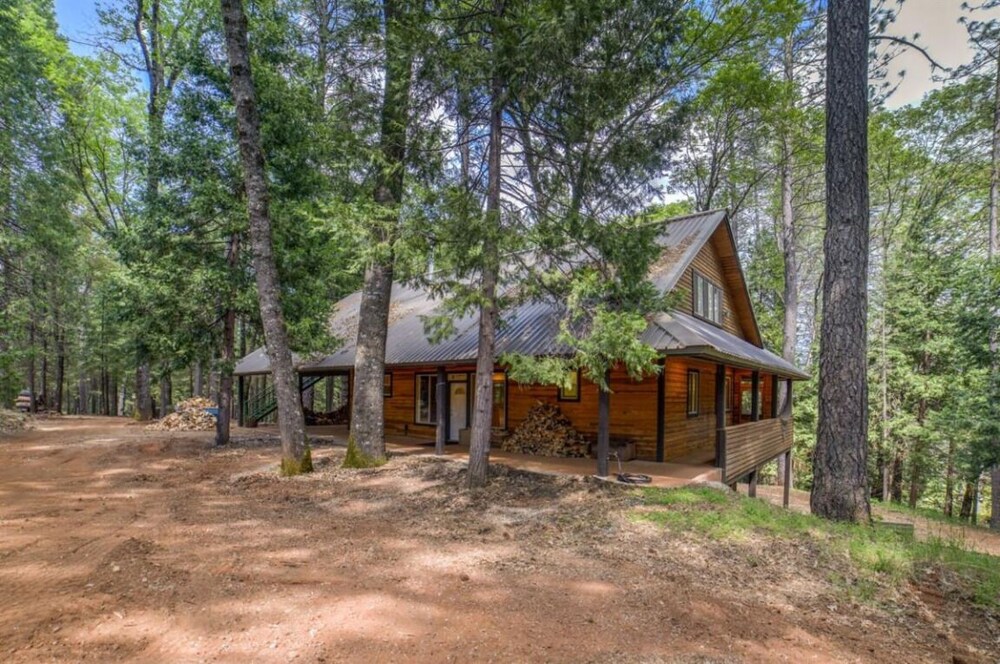 Secluded 3000 Sq Ft 3 Story Home On 150 Acres Adjacent To El