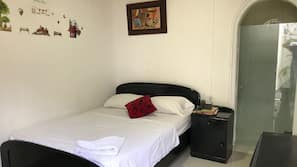 10 bedrooms, desk, free WiFi, linens