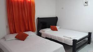 10 bedrooms, desk, free WiFi, linens