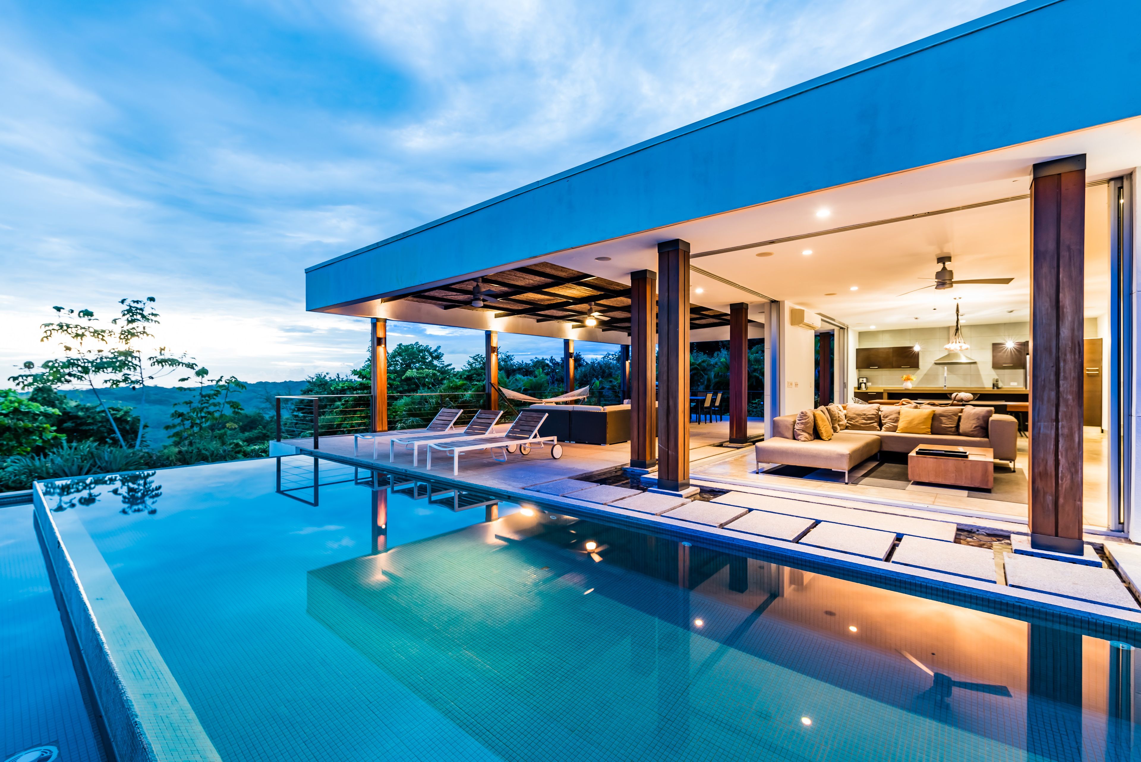 Luna Magnifica - Luna 18 in Playa Azul, Costa Rica