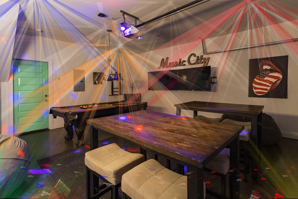 🥳​🎉 PRN2 - Celebrate in Style! Game Room, Pool Table, Dancer Pole!