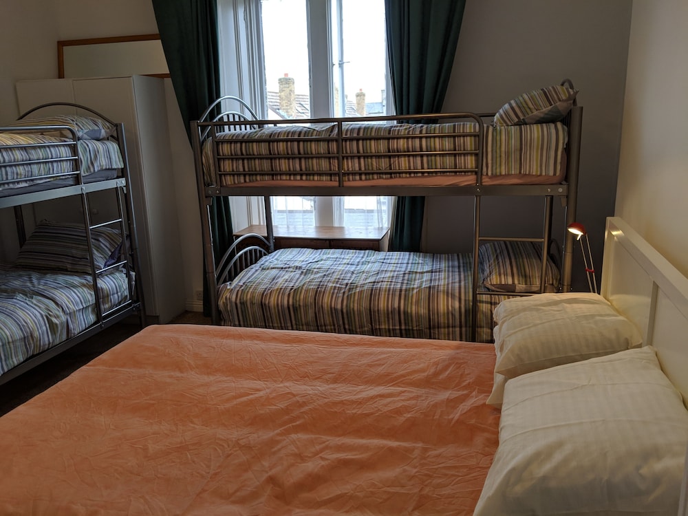 Dun Laoghaire mins from Main Street and the sea 8 beds Dun