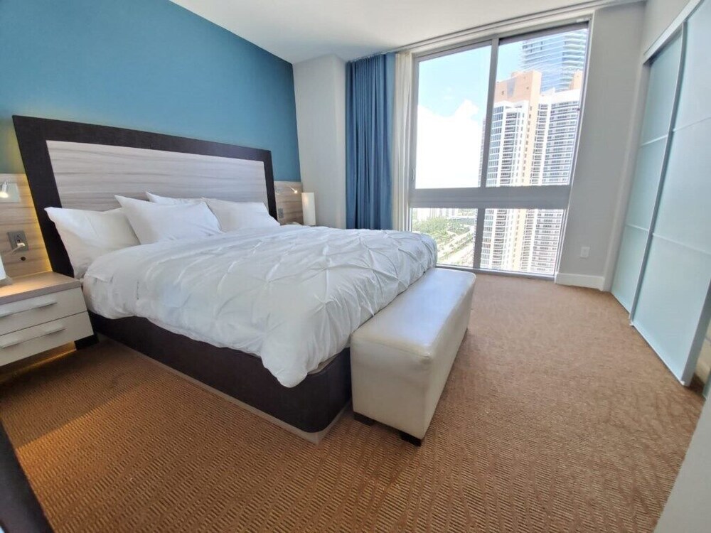 Gorgeous 1BR Resort in Sunny Isles on the Beach!