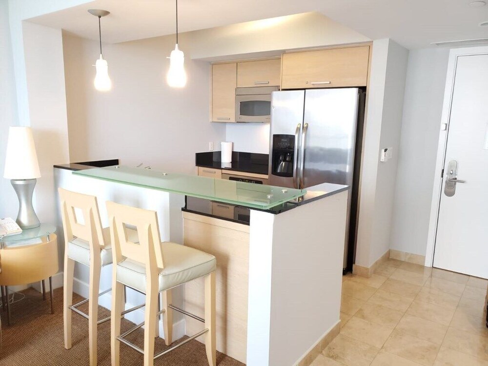 Gorgeous 1BR Resort in Sunny Isles on the Beach!