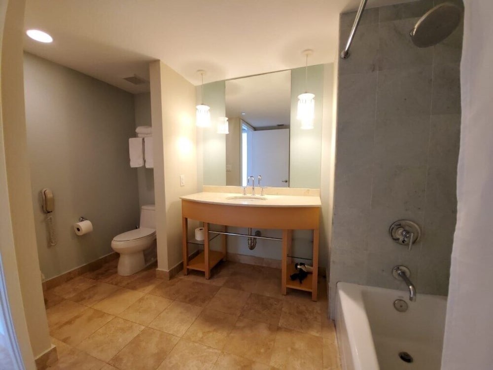 Gorgeous 1BR Resort in Sunny Isles on the Beach!
