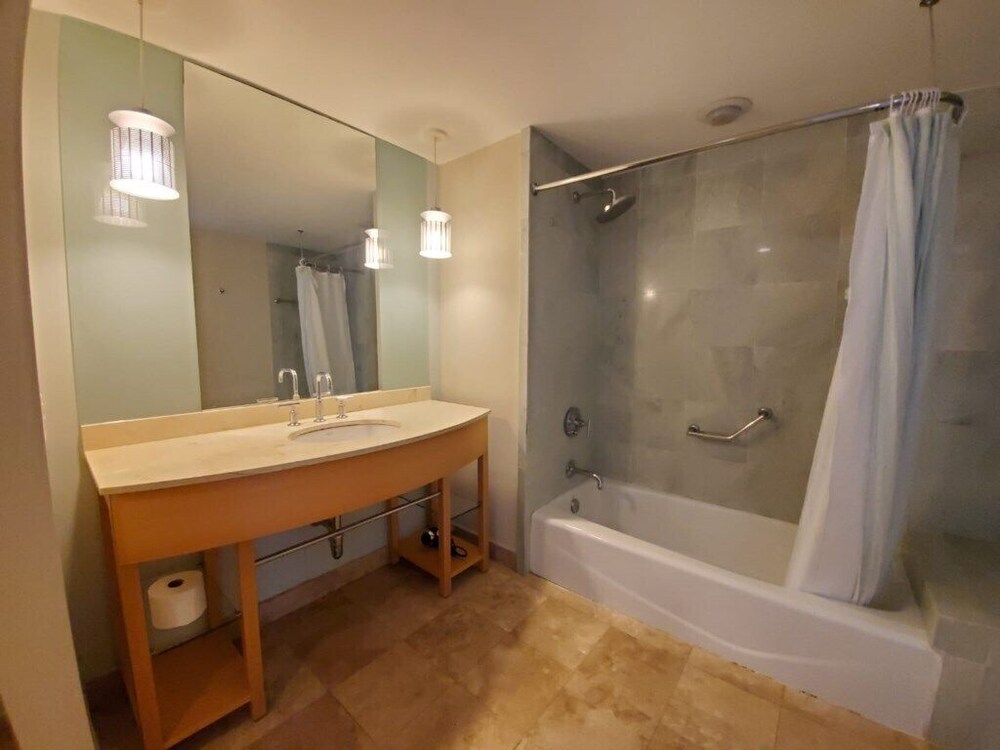 Gorgeous 1BR Resort in Sunny Isles on the Beach!