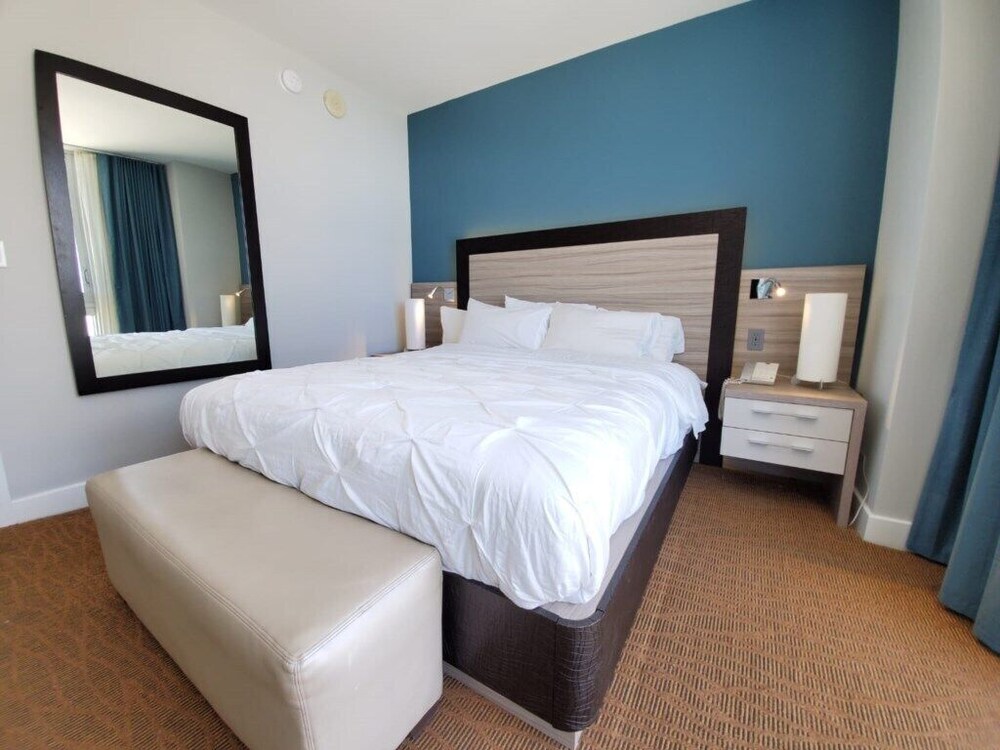 Gorgeous 1BR Resort in Sunny Isles on the Beach!