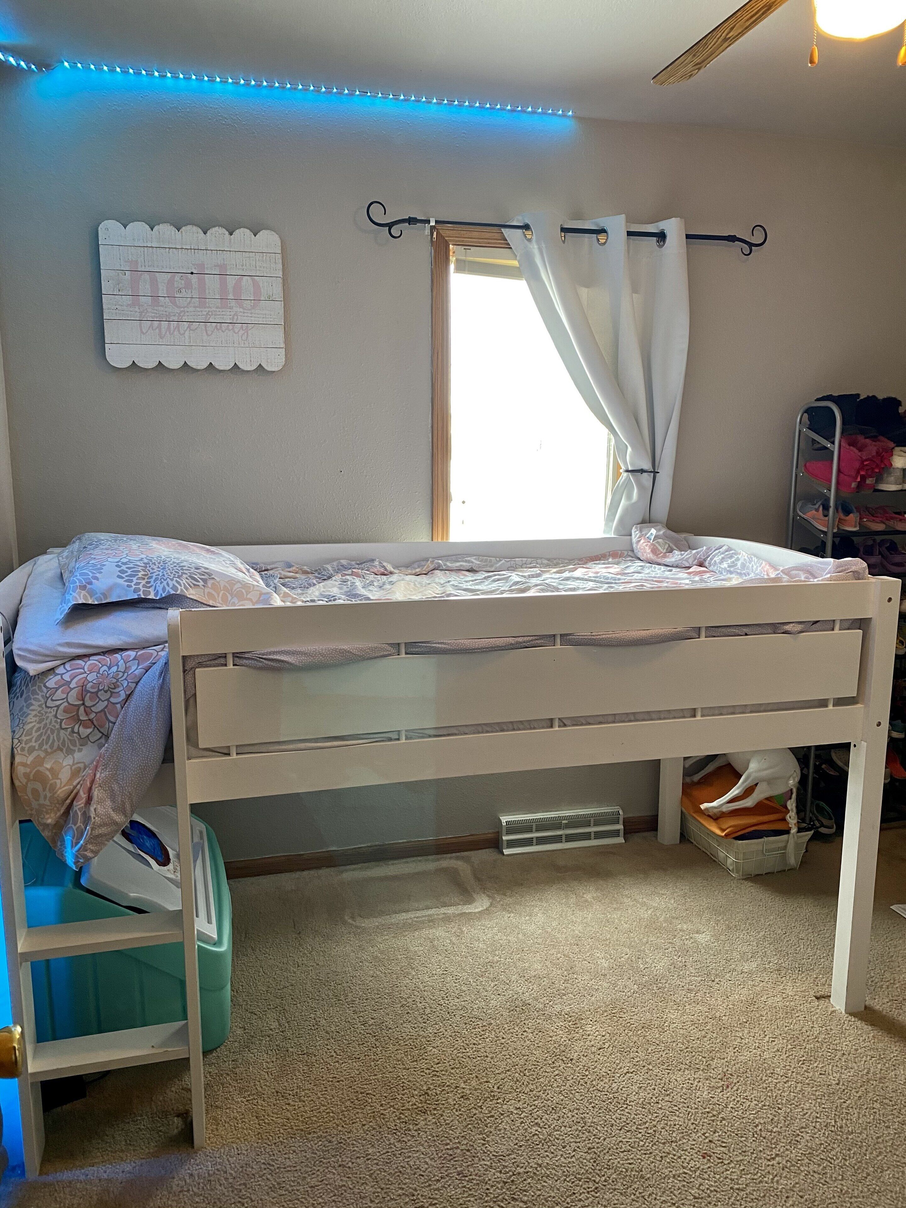 Only 2 Miles From the EAA Grounds! Entire Residence for Rent for the Week in Oshkosh, United States