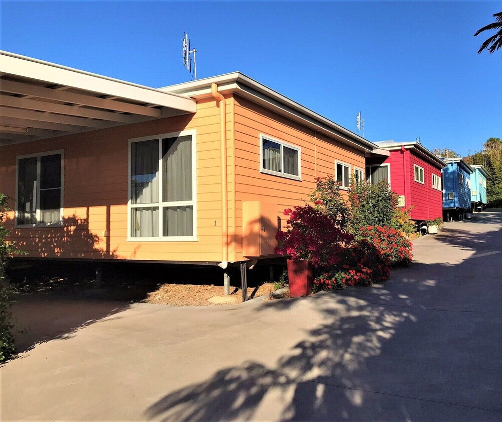 Scotts Head Surf Shax 3 Blue Bungalow Deals & Reviews (Scotts Head