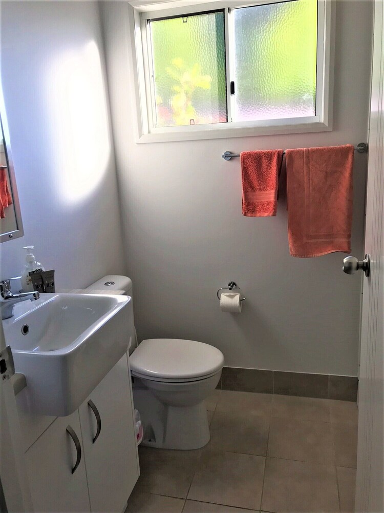 Scotts Head Surf Shax 3 Blue Bungalow Deals & Reviews (Scotts Head