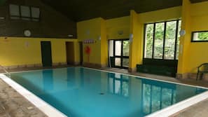 Piscine couverte, piscine extérieure