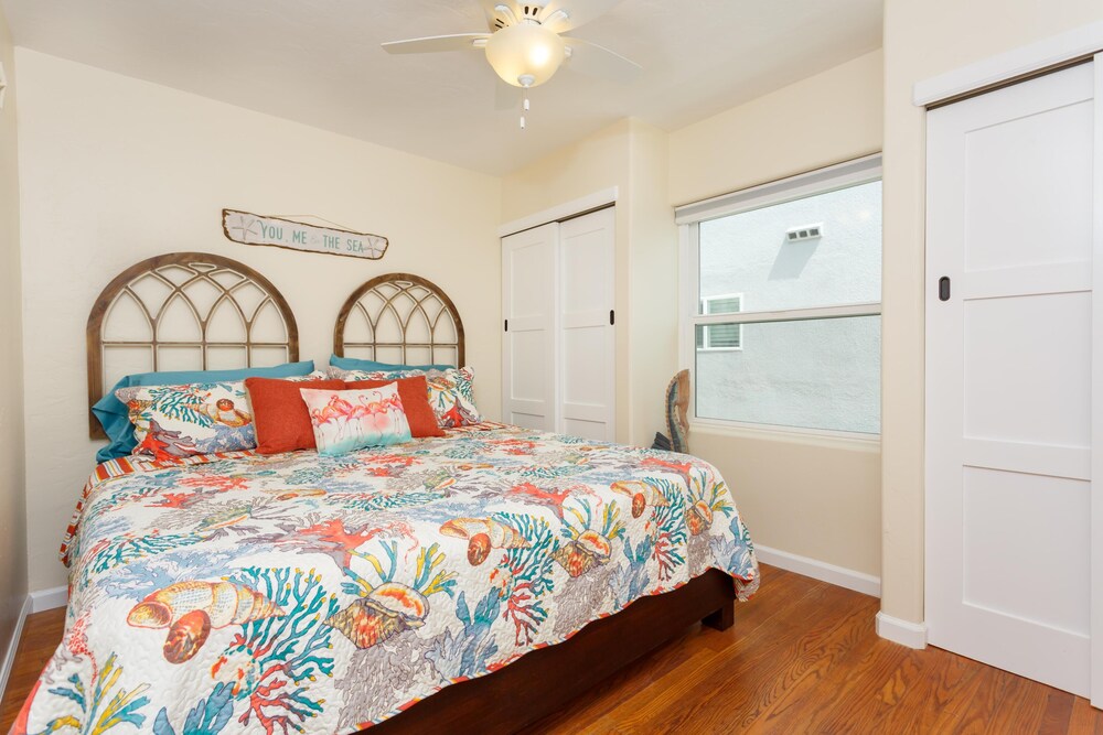 Steps to the Sand - Beach Bungalow Getaway just steps from the Beach & Bay!