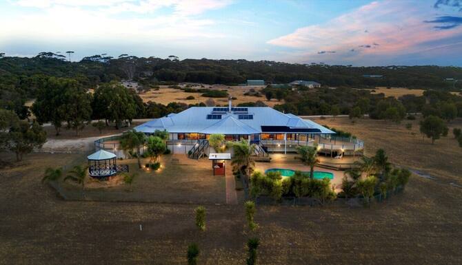 Experience World Class Service At Doyles On The Bay In Kingscote Expedia Experience World Class Service At Doyles On The Bay In Kingscote Expedia