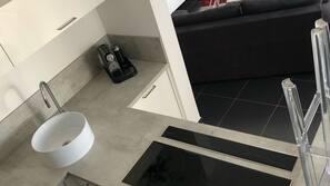 1 slaapkamer, een strijkplank/strijkijzer, internet, beddengoed