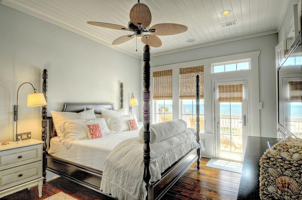 Moss LandingLuxury Oceanfront Getaway on Crystal Beach, TX Crystal